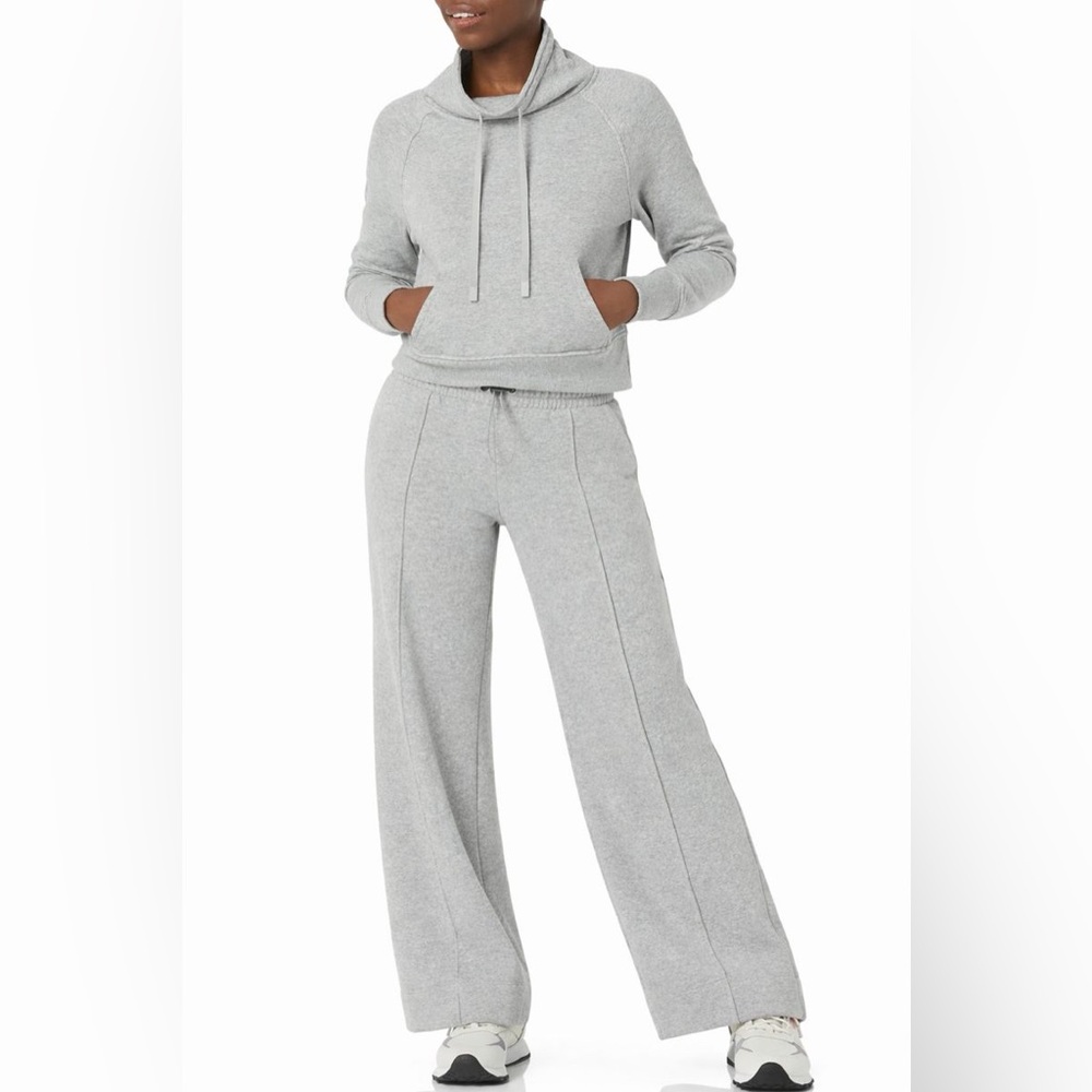 Reebok Core 10 Athleisure 2 Piece Set Women's M/L